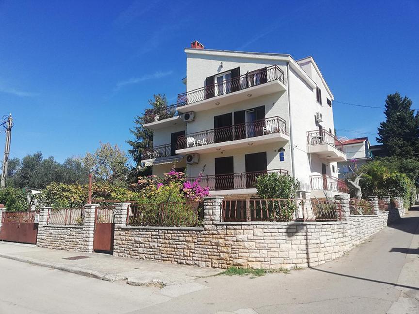 Danyja Apartments Sveti Filip i Jakov Luaran gambar