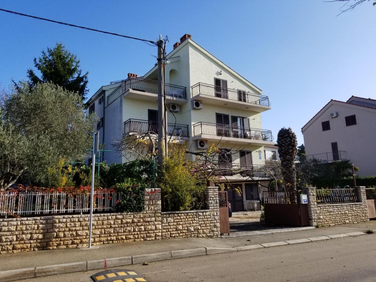 Danyja Apartments Sveti Filip i Jakov Luaran gambar
